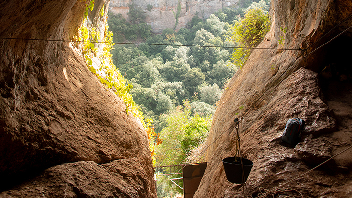 Identificada a la cova Simanya la col·lecció de restes de neandertal més important de Catalunya