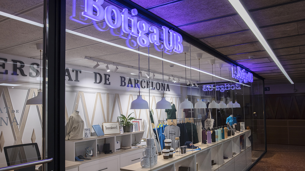 El dilluns 18 de setembre s’inaugura la nova botiga de marxandatge de la Universitat de Barcelona.