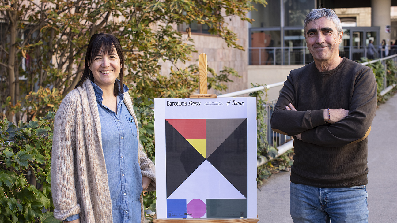 The co-directors of the festival, Lorena Fuster and José Díez, with the poster of this edition.