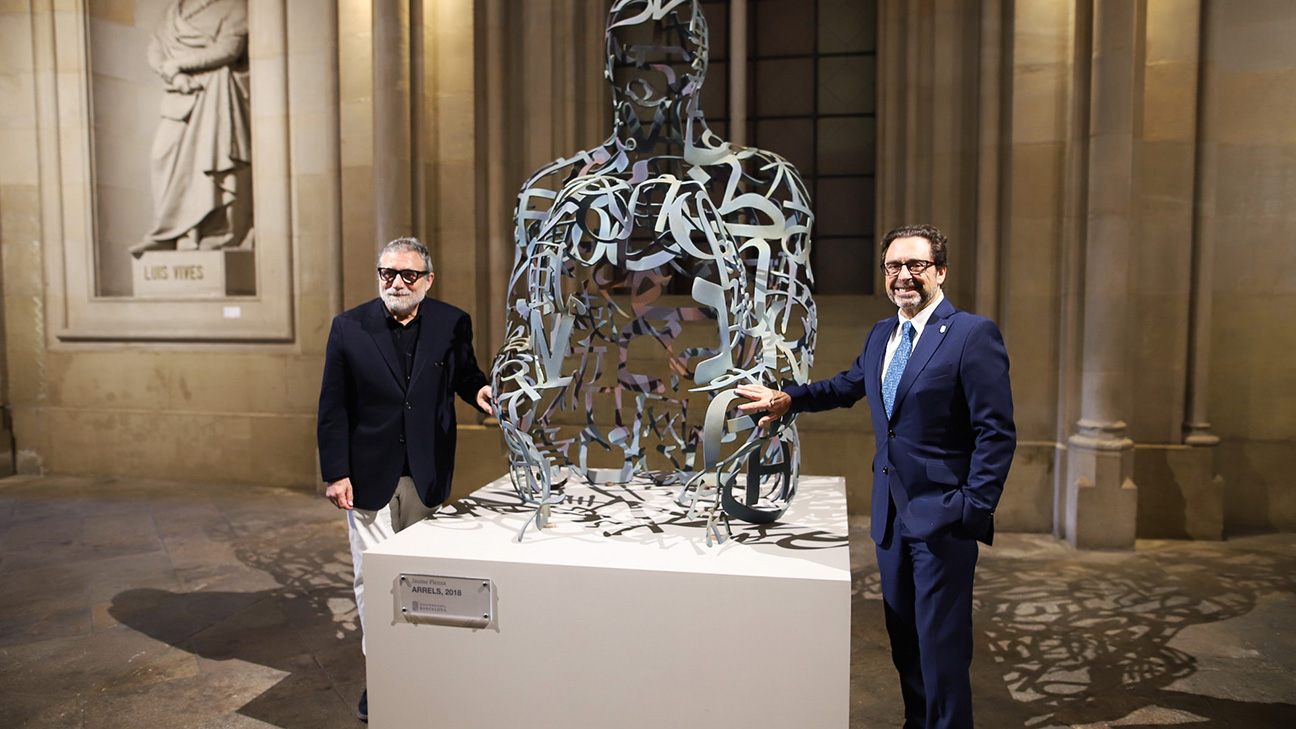 The rector of the UB, Joan Guàrdia and the sculptor Jaume Plensa.