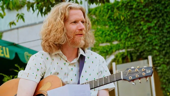 During the event, the Icelander singer-songwriter Halldór Már will talk about his experience when he arrived in Catalonia, thirty years ago, as a student. Image: 3Cat.
