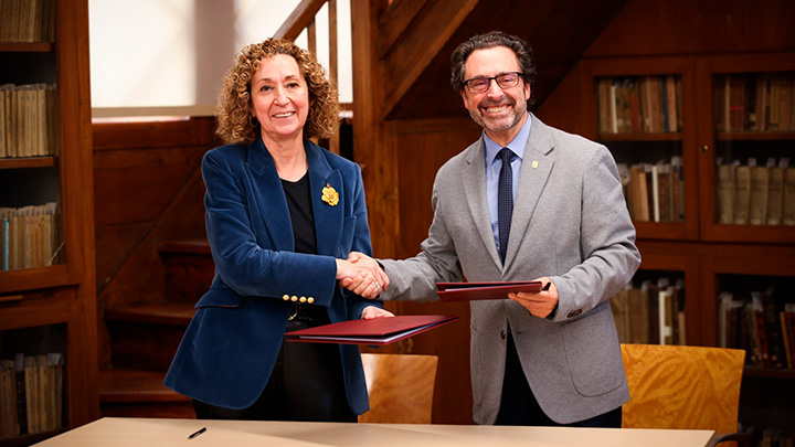 The Catalan Minister for Territory, Ester Capella, and the Rector of the University of Barcelona, Joan Guàrdia.