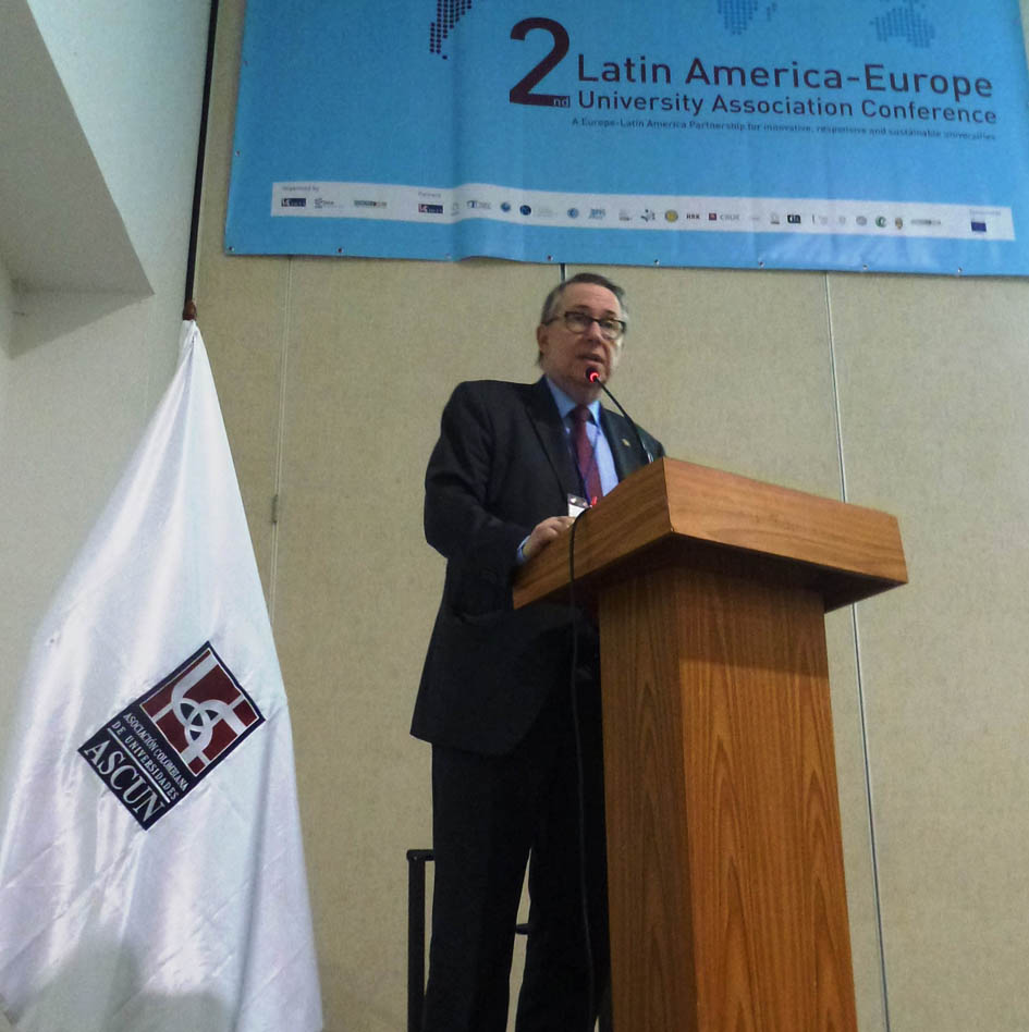 El rector Dídac Ramírez a la conferència de Cartagena (Colòmbia).