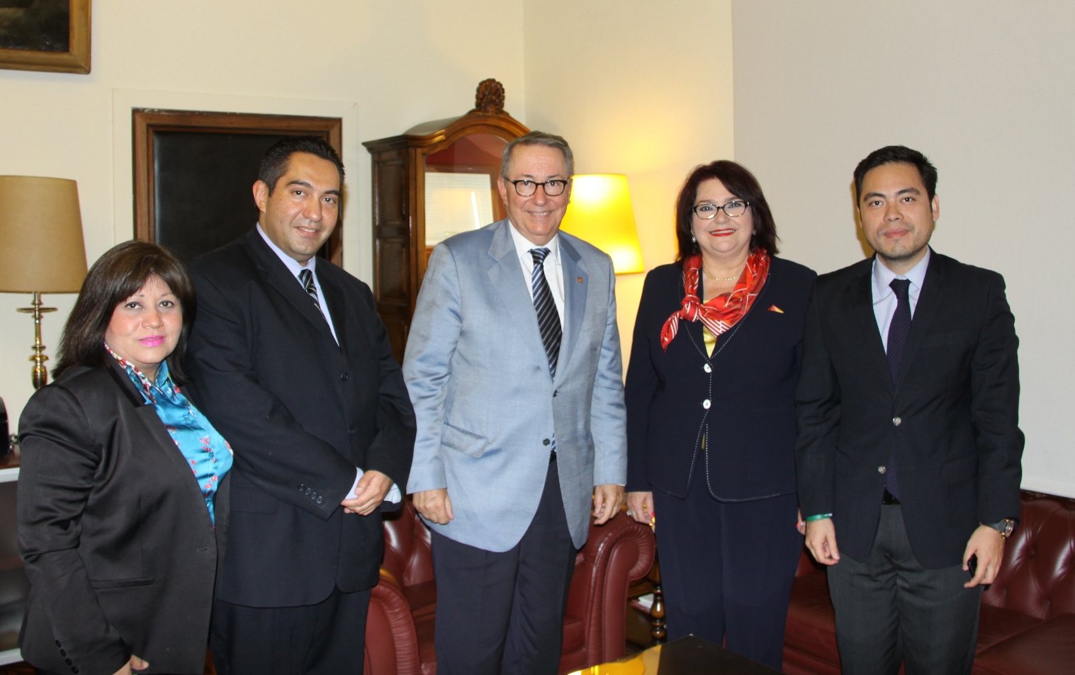El rector de la UB, Dídac Ramírez, amb els representants de la UANL.