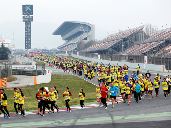 Més de 5.000 corredors van participar en la cursa solidària, en què la UB era enguany col·laboradora oficial.