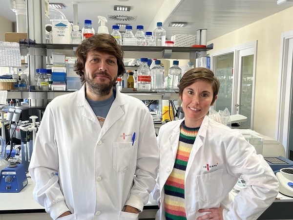 Marc Claret, lecturer at the Faculty of Medicine and Health Sciences of the UB and head of the IDIBAPS Neuronal Control of Metabolism Group, and Sara Ramírez, postdoctoral researcher of the mentioned group. 