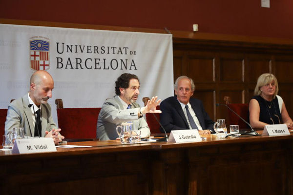 El rector de la UB, Joan Guàrdia, ha felicitat la Facultat de Química per aquesta iniciativa. 