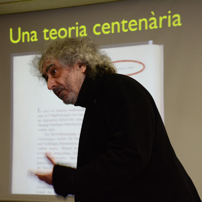 José M. Martín Senovilla, que va ser professor de la Universitat de Barcelona als anys noranta, va impartir la conferència inaugural.