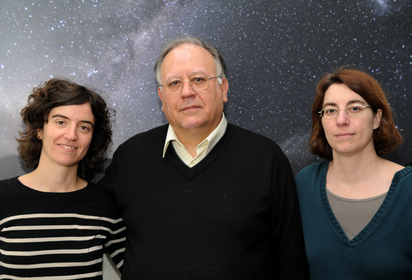Els investigadors de la UB Neus Àgueda, Blai Sanahuja i Àngels Aran.