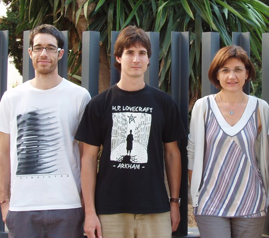 D'esquerra a dreta, els investigadors Javier Iglesias-Fernández, Albert Ardèvol i Carme Rovira. 
