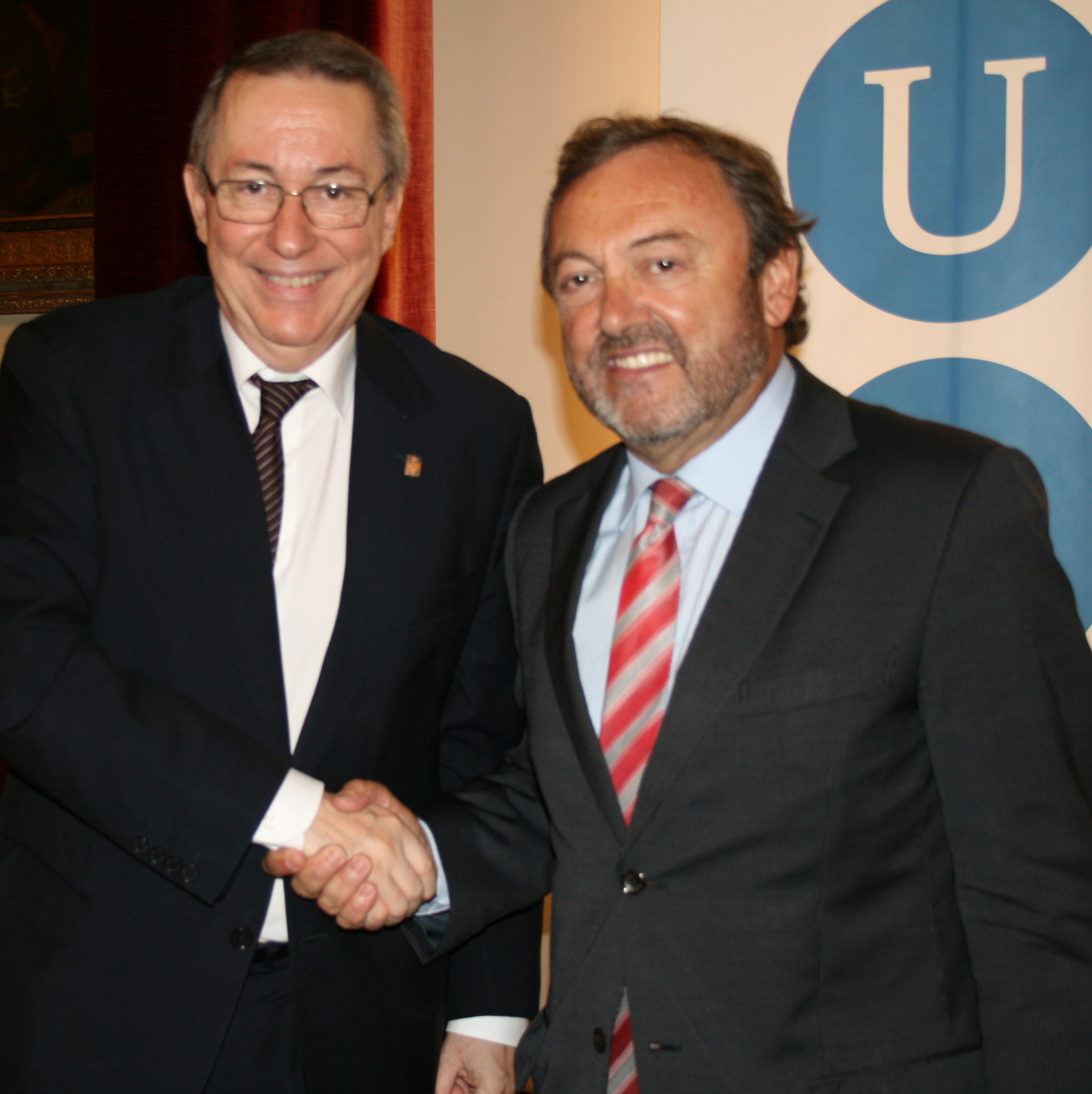 El rector de la UB, Dr. Dídac Ramírez, i el director general del Reial Automòbil Club de Catalunya (RACC), Josep Mateu.