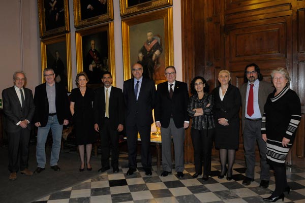 El rector, Dídac Ramírez, amb el president del Consell Social, Salvador Alemany; la directora general de la FBG, M. Carme Verdaguer, i els premiats d'enguany.