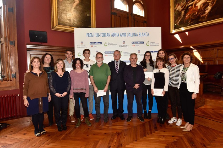 Els guanyadors de l'edició d'enguany amb el xef Ferran Adrià, el rector Joan Elias i la directora de Comunicació Corporativa de GBfoods, Montse Carbó.