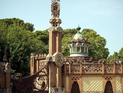 Pavellons de la finca Güell, obra d’Antoni Gaudí, al campus de la Diagonal Portal del Coneixement.