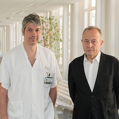 Els investigadors Àlex Iranzo i Eduard Tolosa. Foto: Hospital Clínic