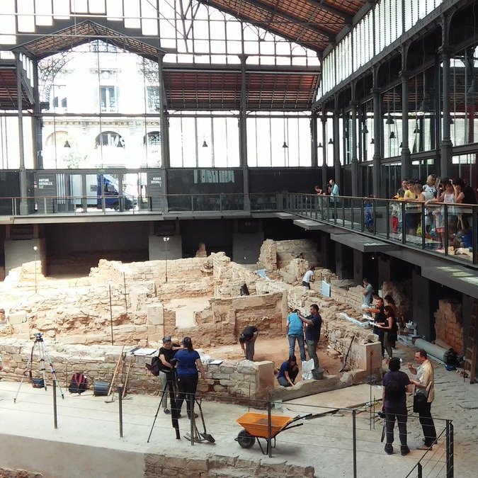 Les excavacions es fan d’acord amb un conveni entre la Universitat de Barcelona, el Servei d'Arqueologia de l'Ajuntament de Barcelona i el Born CCM.