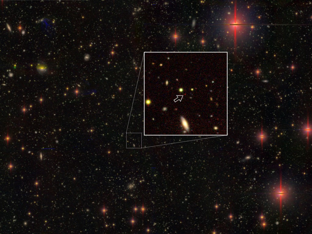 Llum d’un dels quàsars més llunyans, alimentat per un forat negre supermassiu, a 13,05 milions d’anys llums de la Terra. La imatge es va obtenir amb la Hyper Suprime-Cam (HSC) del telescopi Subaru. Els altres objectes són majoritàriament estrelles de la Via Làctia i galàxies observades dins el camp de visió. Imatge: Observatori Astronòmic Nacional de Japó   