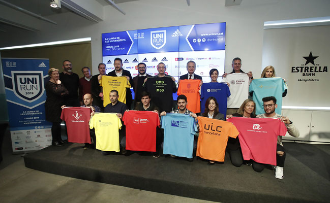 Durant la presentació, s’han donat a conèixer les samarretes tècniques que vestiran els corredors de cadascuna de les universitats catalanes.