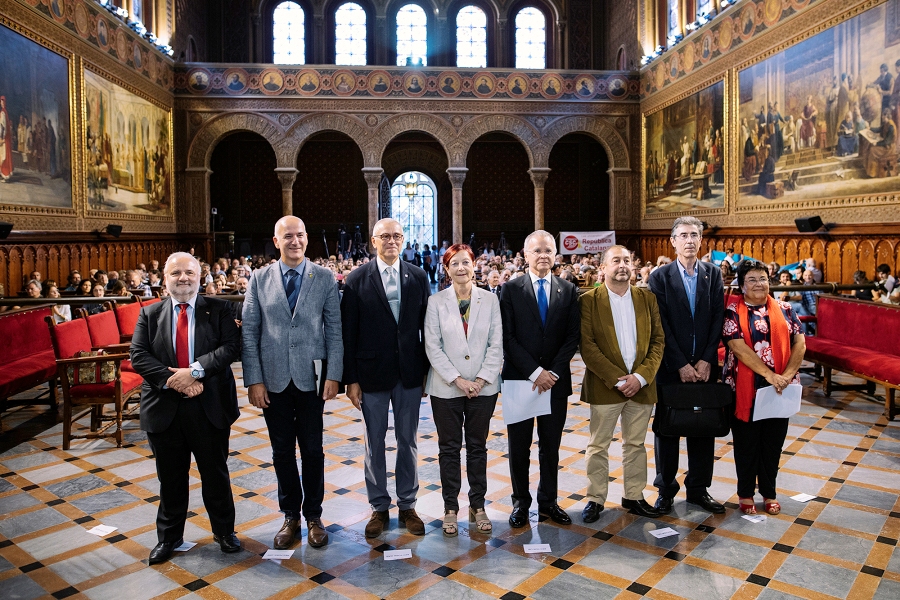 Foto de grup dels rectors i les rectores de les universitats públiques de Catalunya.