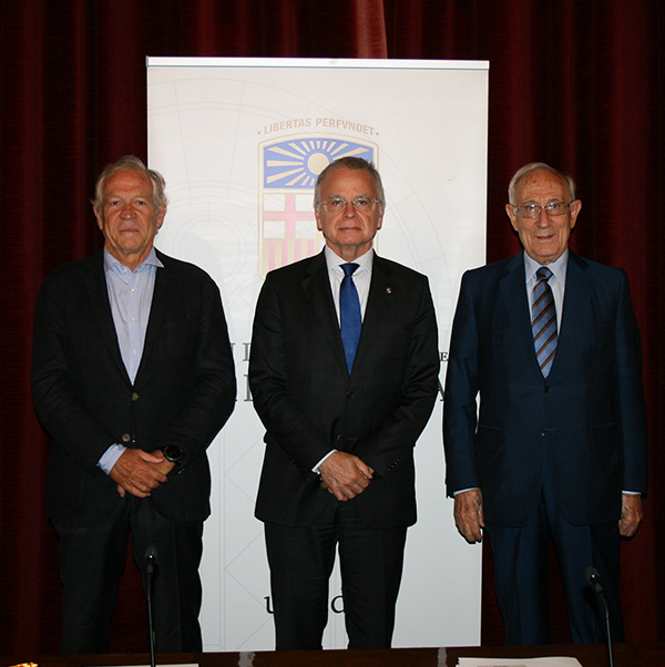 D'esquerra a dreta, el president del Consell Social de la UB, Joan Corominas, el rector de la UB, Joan Elias, i el president de la Fundació Privada Mir-Puig, Jordi Segarra.