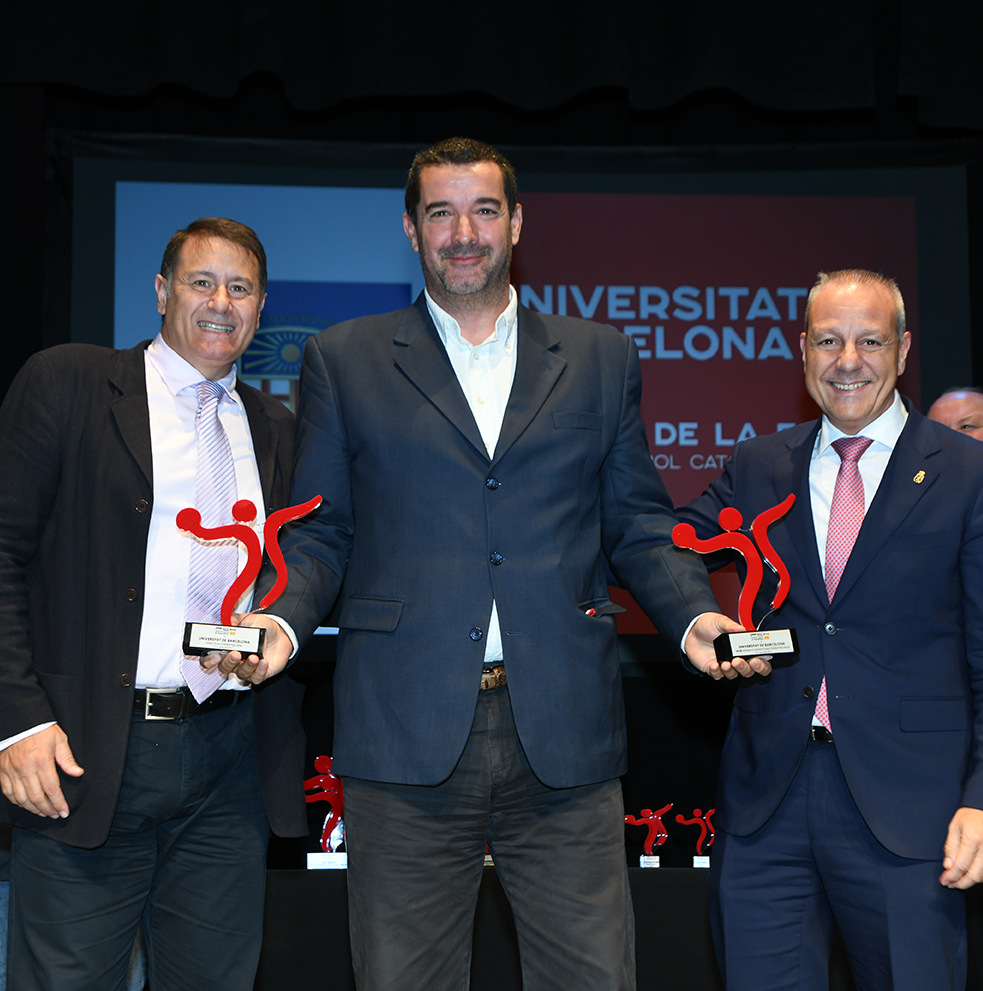 D’esquerra a dreta, Jaume Fort, president de la FCH; Ulpi Roman, cap de l’Àrea de Competicions de la UB, i Francisco Blazquez, president de la RFEBM.