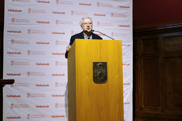 Josep Maria Vallès durant la seva conferència.