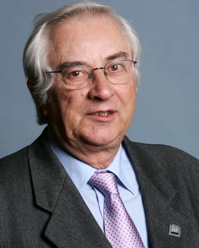 Gaspar Feliu és catedràtic jubilat d’Història i Institucions Econòmiques de la UB i codirector de la col·lecció.
