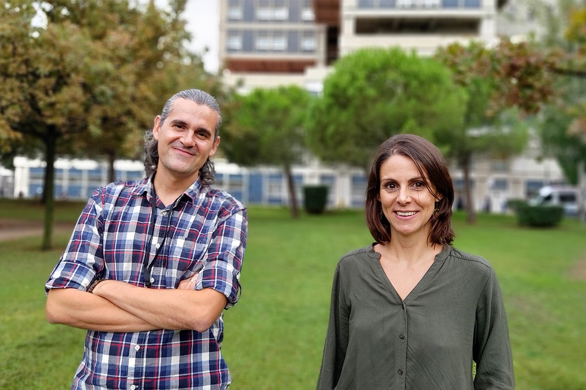 Els investigadors David Llobet-Navàs (IDIBELL, CIBERONC) i Ruth Rodríguez-Barrueco (IDIBELL-UB). Imatge: IDIBELL
