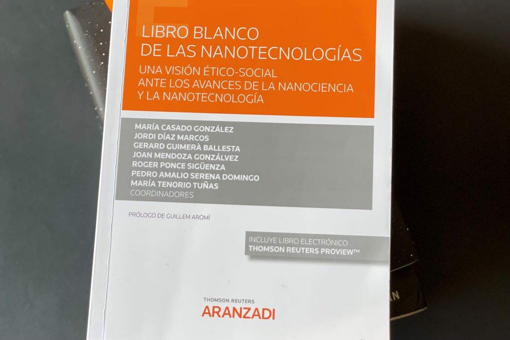 Llibre coordinat per investigadors de la UB, a través dels CCiTUB i l’IN2UB, i la Societat Catalana de Nanociència i Nanotecnologia.