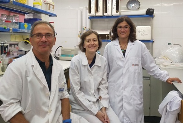 Els investigadors Vicent Casadó, Estefanía Moreno i Verònica Casadó-Anguera, del Grup de Recerca de Neurobiologia Molecular de la Facultat de Biologia i de l'IBUB.