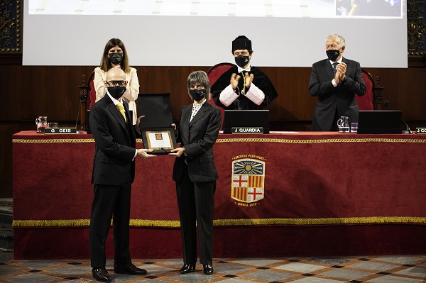 Award ceremony to the Observatory of Education of the Arts during the opening ceremony for the academic year 2021/2022. 