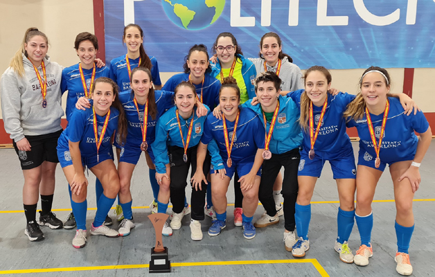La selecció de futbol sala femení, medalla de bronze als CEU 2021.