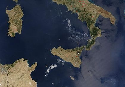 Un dels processos que sempre han fascinat en el món de la recerca oceanogràfica és l'intercanvi de masses d’aigua entre la conca oriental i occidental a través de l'estret de Sicília.