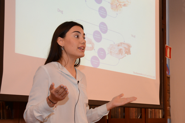 Konstantina Theofanopoulou, durant la seva presentació.