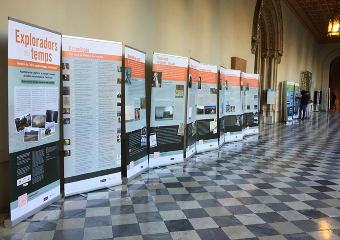 L'exposició ja es va exhibir a l'Edifici Històric de la Universitat de Barcelona. Ara es pot veure a la Facultat de Física.
