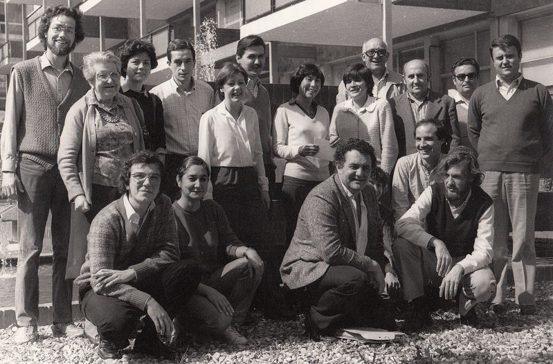 El professor Jorge Wagensberg amb companys de l'antic Departament de Termologia, el curs 1982-1983. 