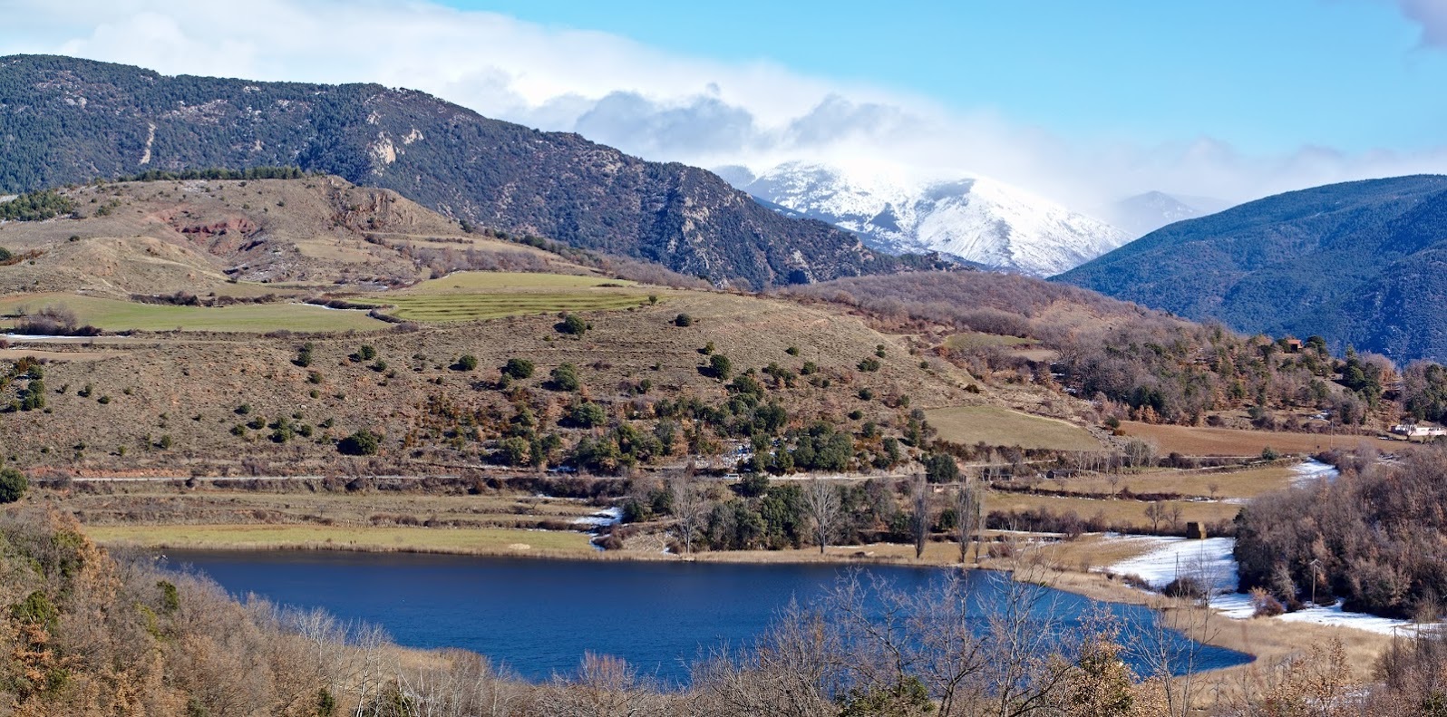 L’estany de Montcortès és l'únic estany càrstic de muntanya de tot Catalunya. 