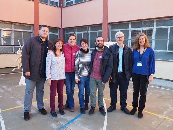 L'equip de la Universitat, acompanyat per la directora en funcions de La Ribera, a la dreta. 