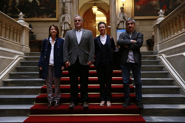 D'esquerra a dreta, Maria Isabel Méndez, Josep Monserrat, Begoña Román i José Díez, membres de l'equip deganal de la Facultat de Filosofia.