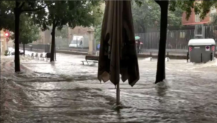 Inundació al barri del Raval de Barcelona el 9 d'octubre de 2018. Foto: Marc Vidal i Juanola