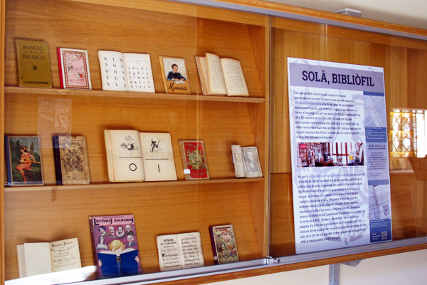 L’exposició «Joan Solà, bibliòfil» s’inaugura aquest divendres, 28 de setembre, al CRAI Biblioteca de Lletres, i es podrà visitar fins al 30 de novembre.