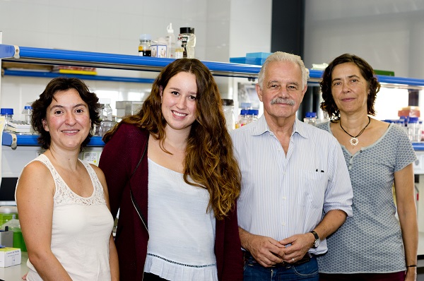 D'esquerra a dreta, els investigadors Roser Urreizti, Laura Castilla-Vallmanya, Daniel Grinberg i Susana Balcells, del Grup de Genètica Molecular Humana de la UB, del CIBERER i de l’Institut de Recerca Sant Joan de Déu. 