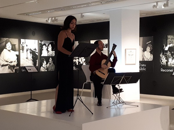 Durant la inauguració, la soprano Mercedes Gancedo i el guitarra Bernardo Rambeaud van interpretar algunes peces musicals.