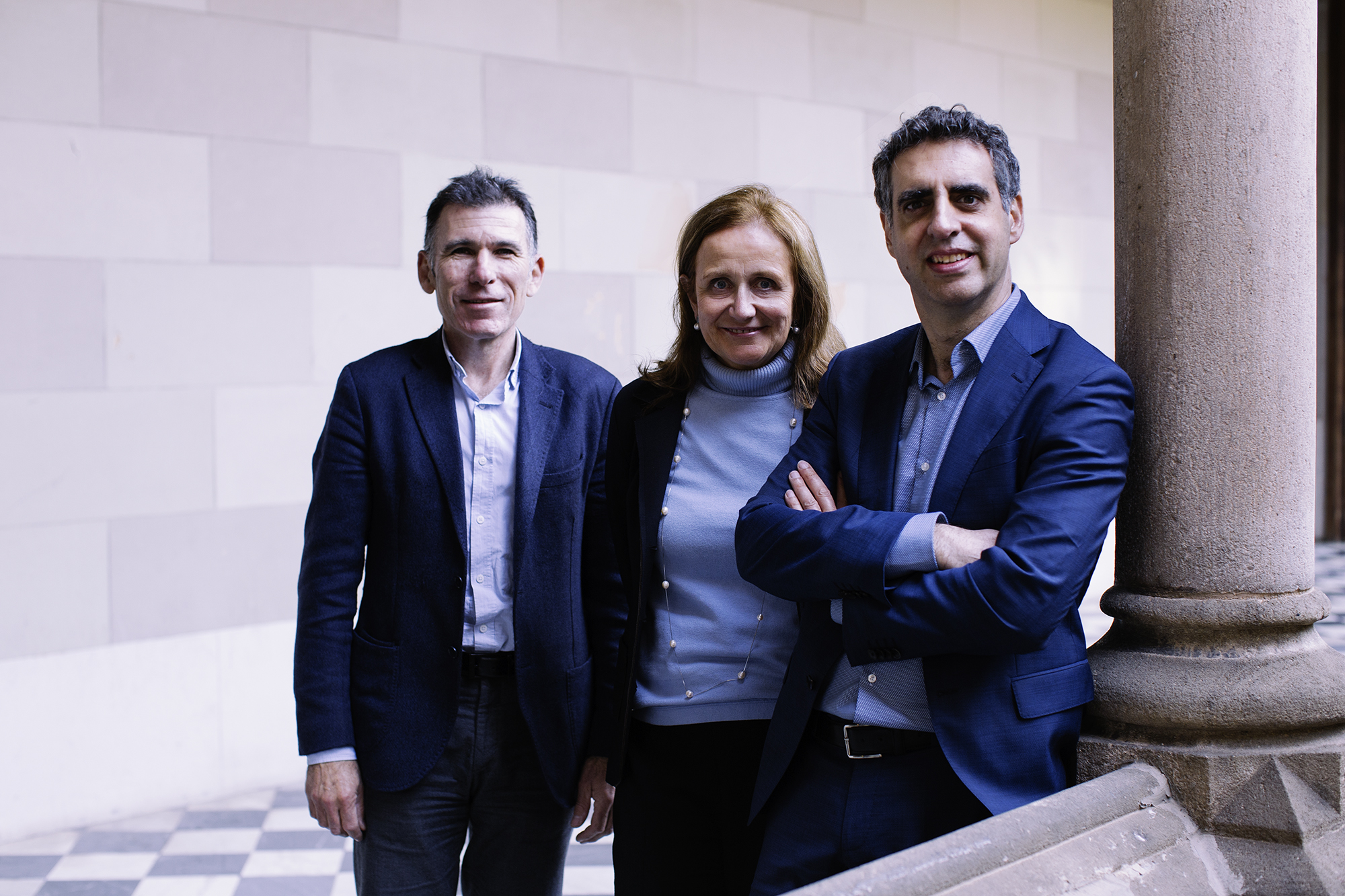 Josep Maria Haro, Rosa Maria Lamuela i Manel Esteller, a l'Edifici Històric de la UB.