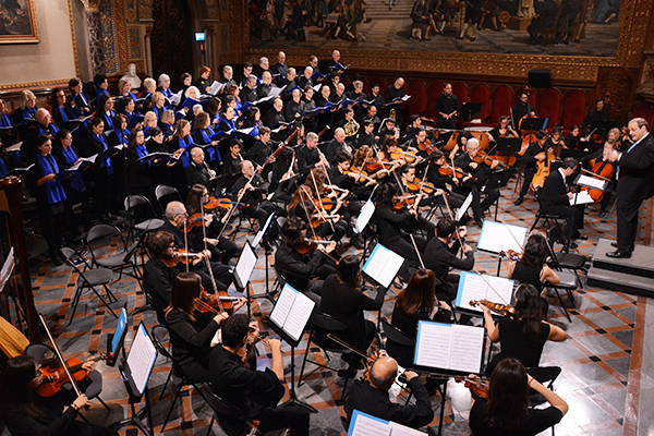 Els dies 12 (assaig general), 13 i 14 de desembre, a les 20 h, el Paranimf de l’Edifici Històric acollirà el tradicional Concert de Nadal que ofereix la UB en el marc del XXXII Cicle de Música a la Universitat.