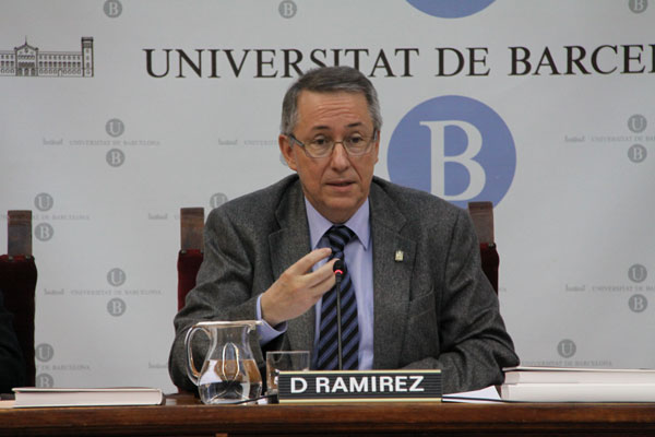 El rector, Dr. Dídac Ramírez, durant la seva intervenció en l'acte de presentació del llibre.