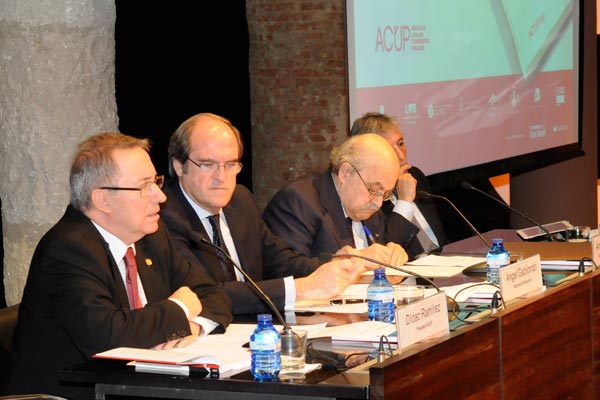 El president de l’ACUP i rector de la UB, Dídac Ramírez, el ministre d’Educació, Ángel Gabilondo, el conseller d’Economia i Coneixement, Andreu Mas-Colell, i el president de CatalunyaCaixa, Manel Rosell