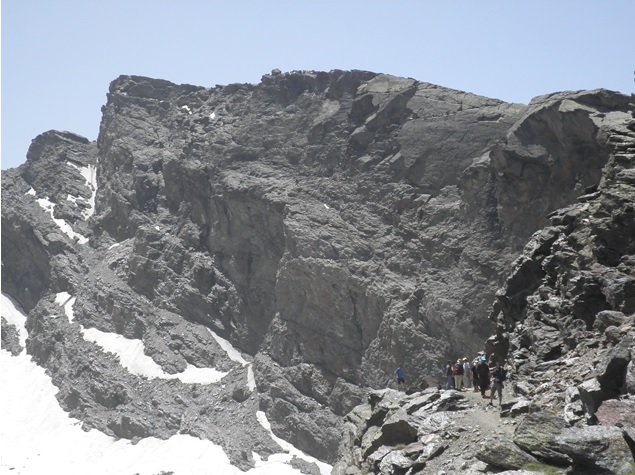 El Grupo de Investigación Consolidado Paisaje y Paleoambientes en la Montaña Mediterránea inició en 1998 los estudios sobre la dinámica ambiental en Sierra Nevada y la evolución del hielo glaciar fósil desde que los hielos ocuparon la sierra durante la última glaciación hasta nuestros días.