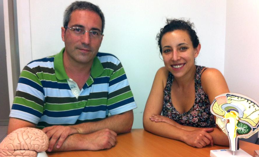 El professor Bru Cormand i la seva col·laboradora Cèlia Sintas, del Departament de Genètica, Microbiologia i Estadística i de l’Institut de Biomedicina de la UB (IBUB). 