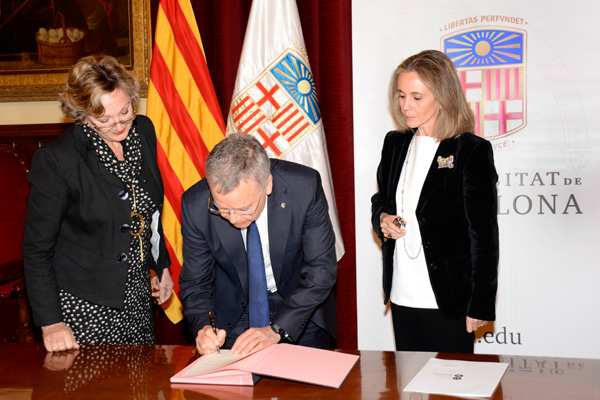 Belén Noguera (dreta) és la nova secretària general de la Universitat.